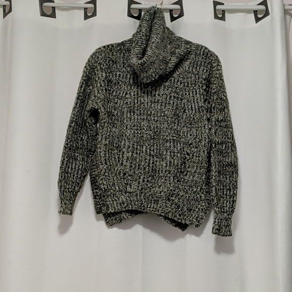 Warm Green Turtle Neck Sweater - Picture 1 of 2